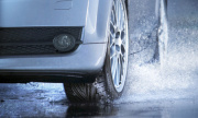 Warum tritt Aquaplaning auf und wie lässt es sich vermeiden?